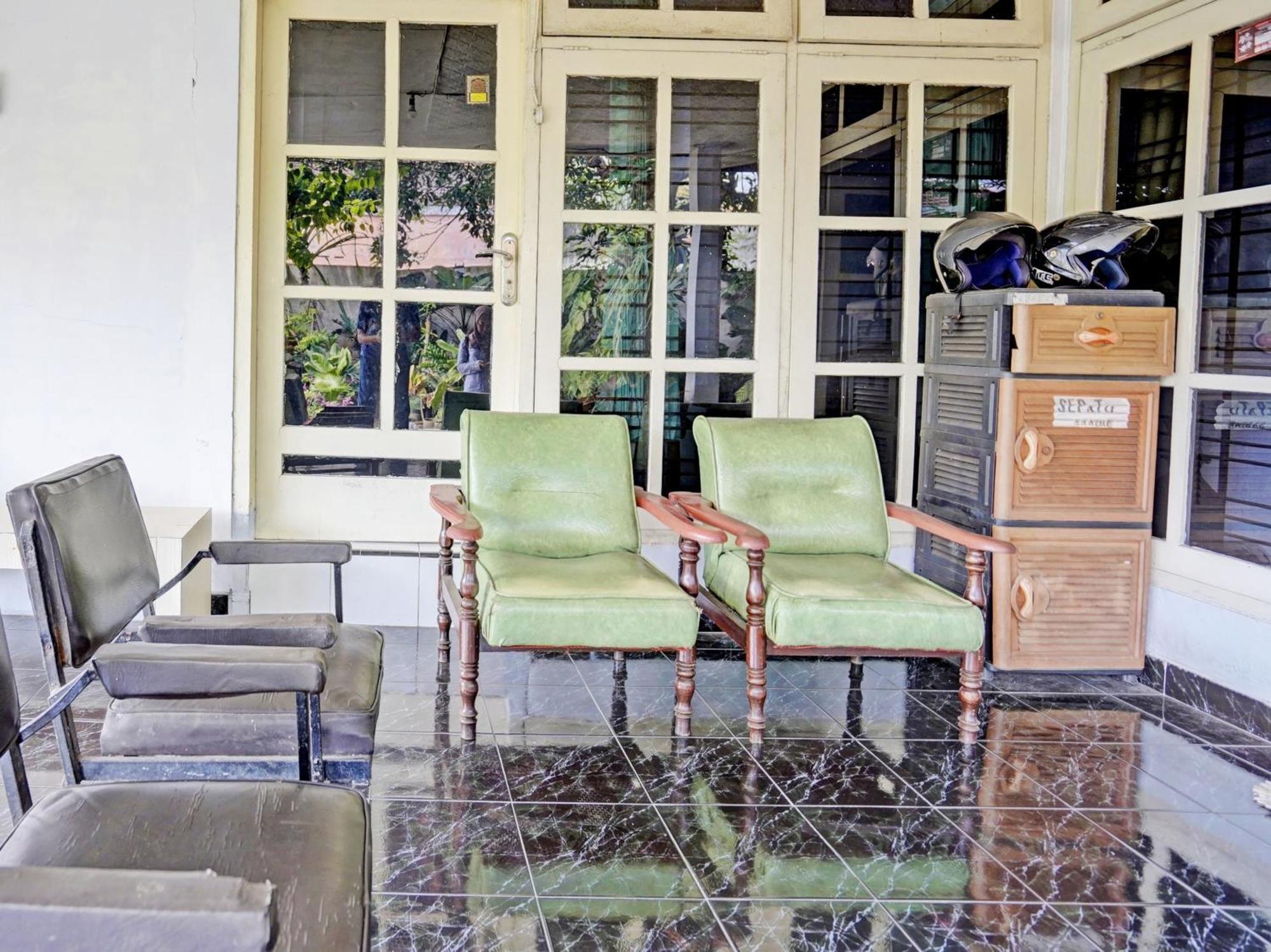 Hotel Oyo Life 92937 Kost Putri Sarkara Syariah Banyuwangi  Exterior foto
