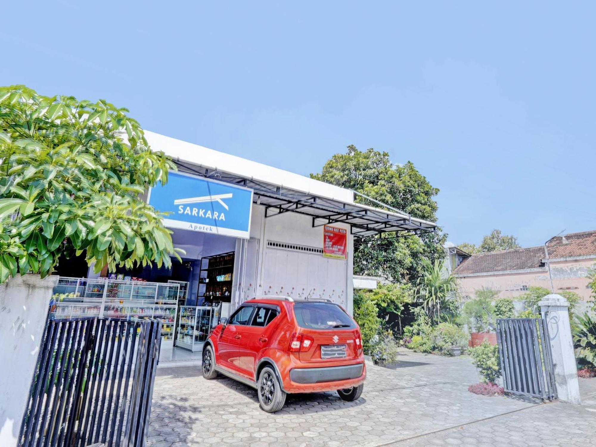 Hotel Oyo Life 92937 Kost Putri Sarkara Syariah Banyuwangi  Exterior foto