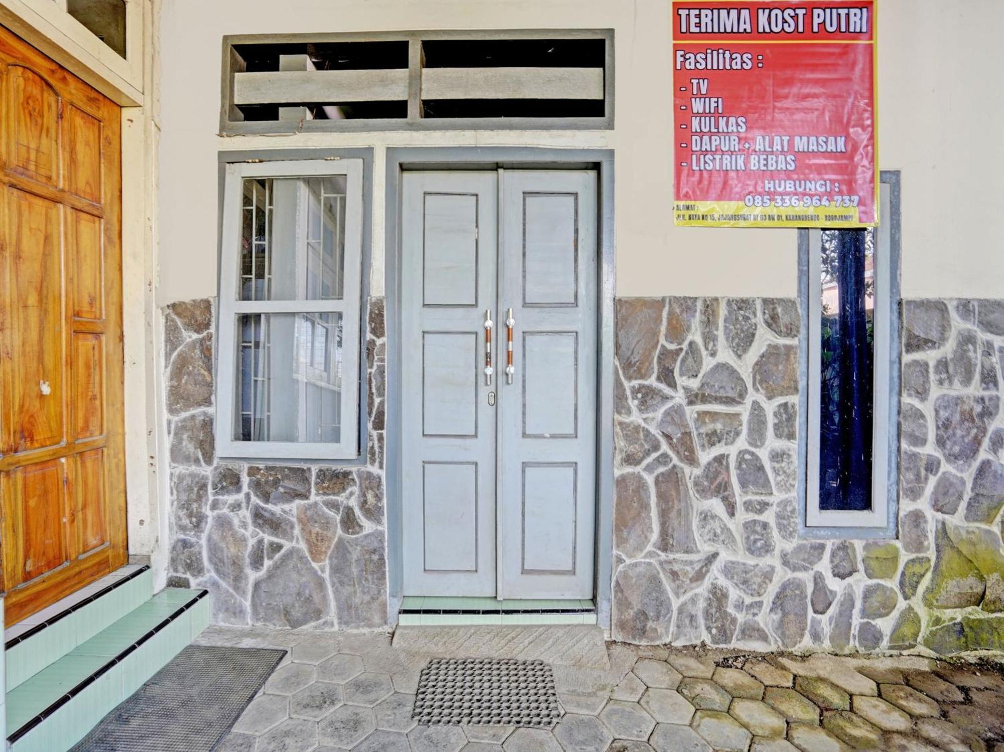 Hotel Oyo Life 92937 Kost Putri Sarkara Syariah Banyuwangi  Exterior foto