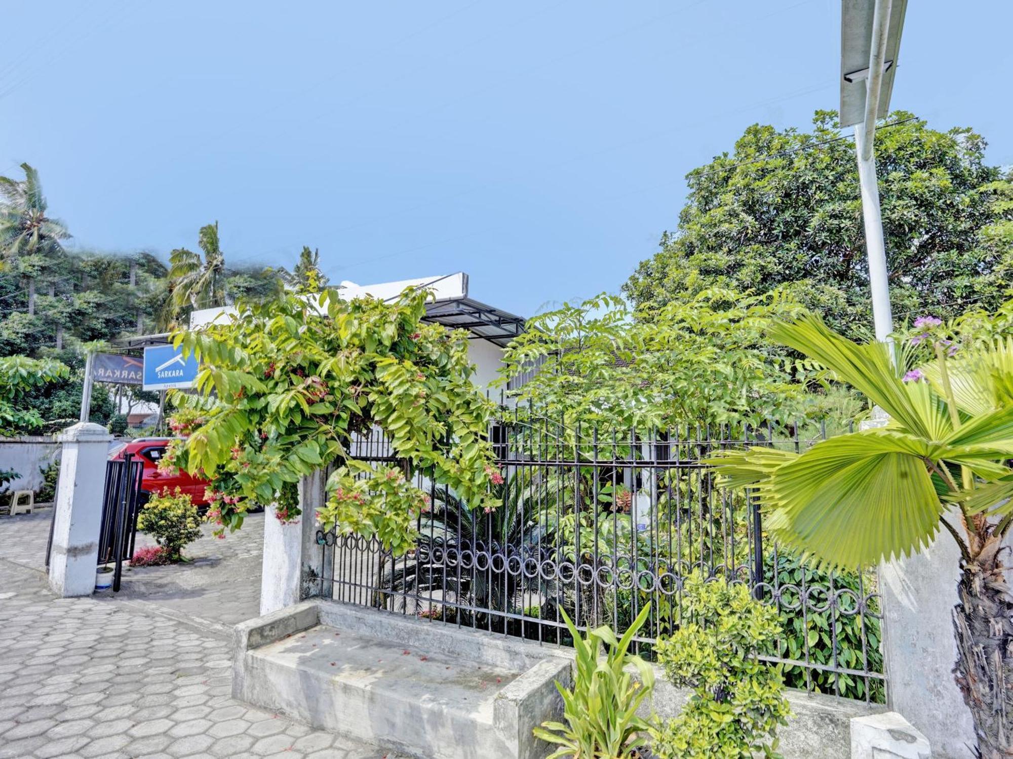 Hotel Oyo Life 92937 Kost Putri Sarkara Syariah Banyuwangi  Exterior foto